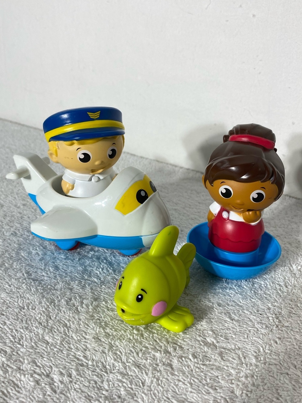 Mega Bloks Builders Skybright Airport Pilot Plane & Flight Attendant Figure Lot